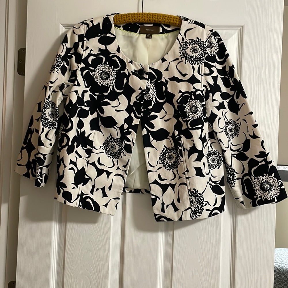 Short bolero type jacket
